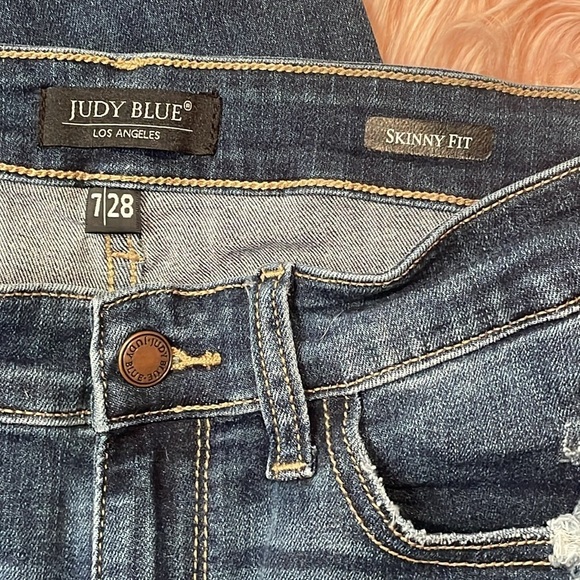 Judy Blue Dark Wash Distressed Stretch Skinny Jean Size 7/28 - Picture 2 of 8